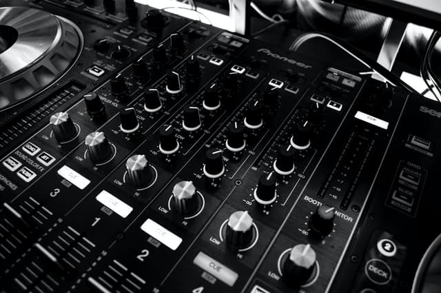 DJ KUBA